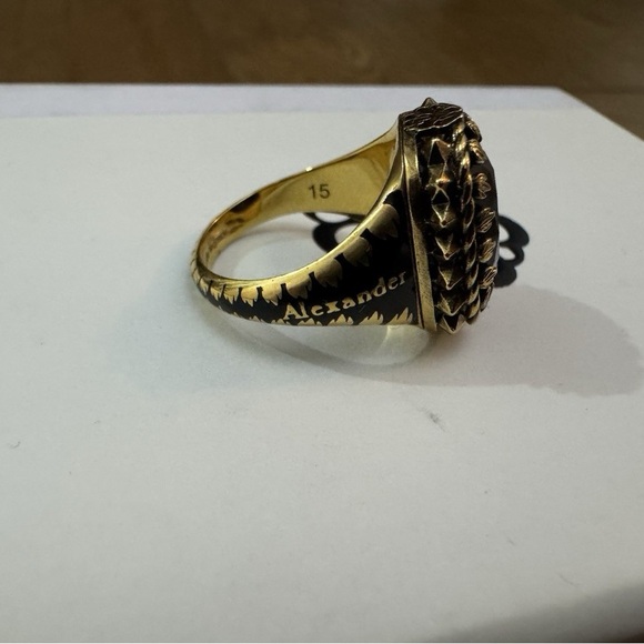 Alexander McQueen Black and Gold Statement Ring - Picture 2 of 6